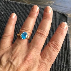 Oval topaz ring in 14 kt gold