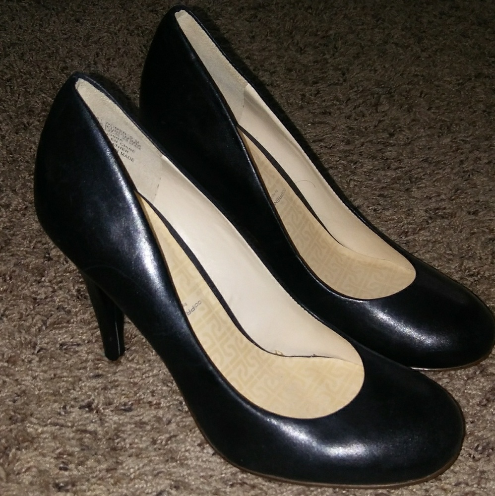 Shoes - Picture 2 of 3