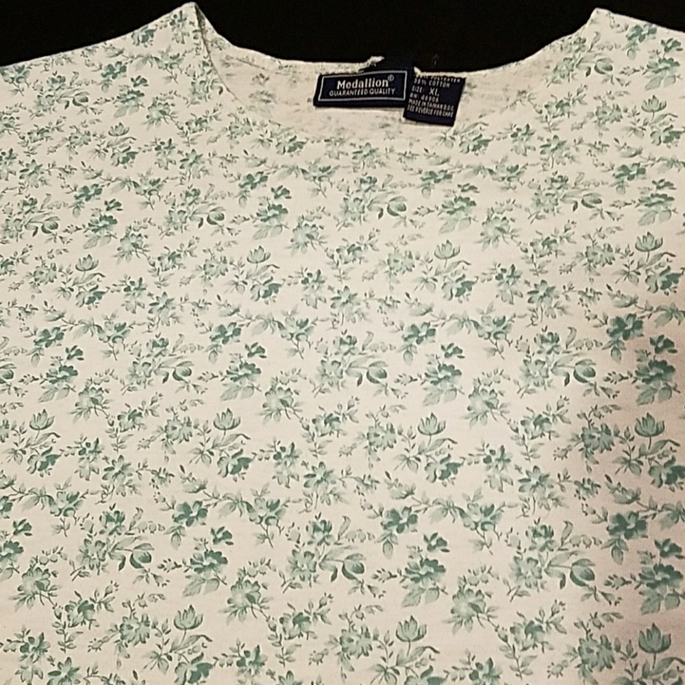 XL sm print  tee