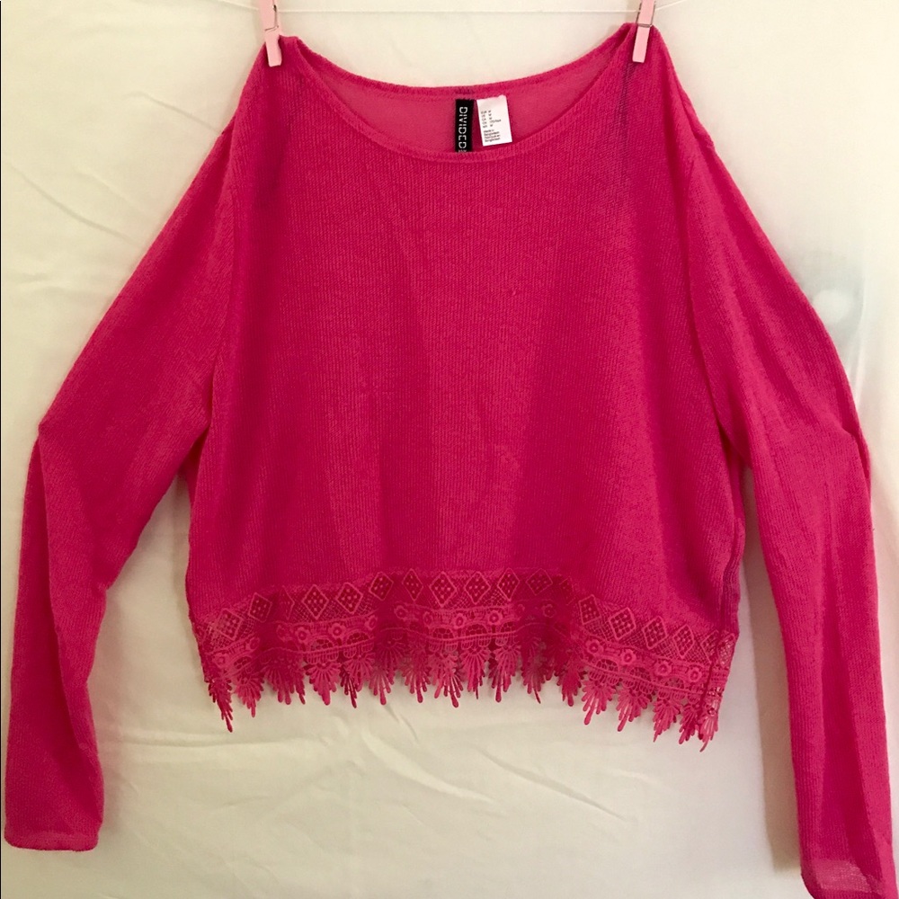 Thin Knit Sweater With Detailed Lace Fringe