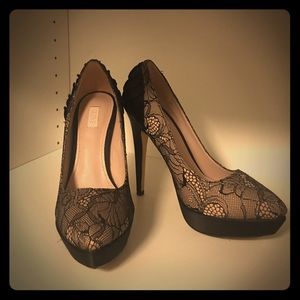 Dress up lace pumps