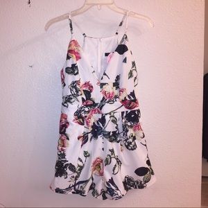 Cute floral romper!