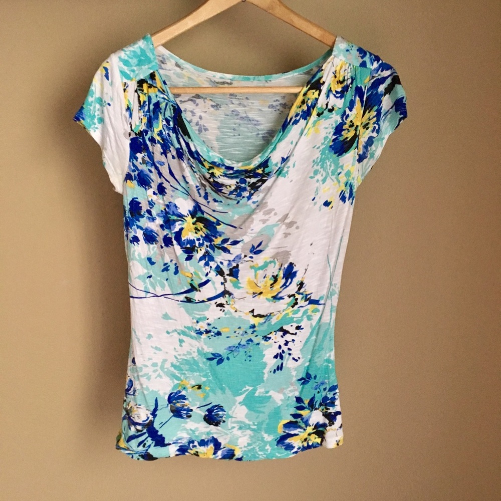 Apt 9 top