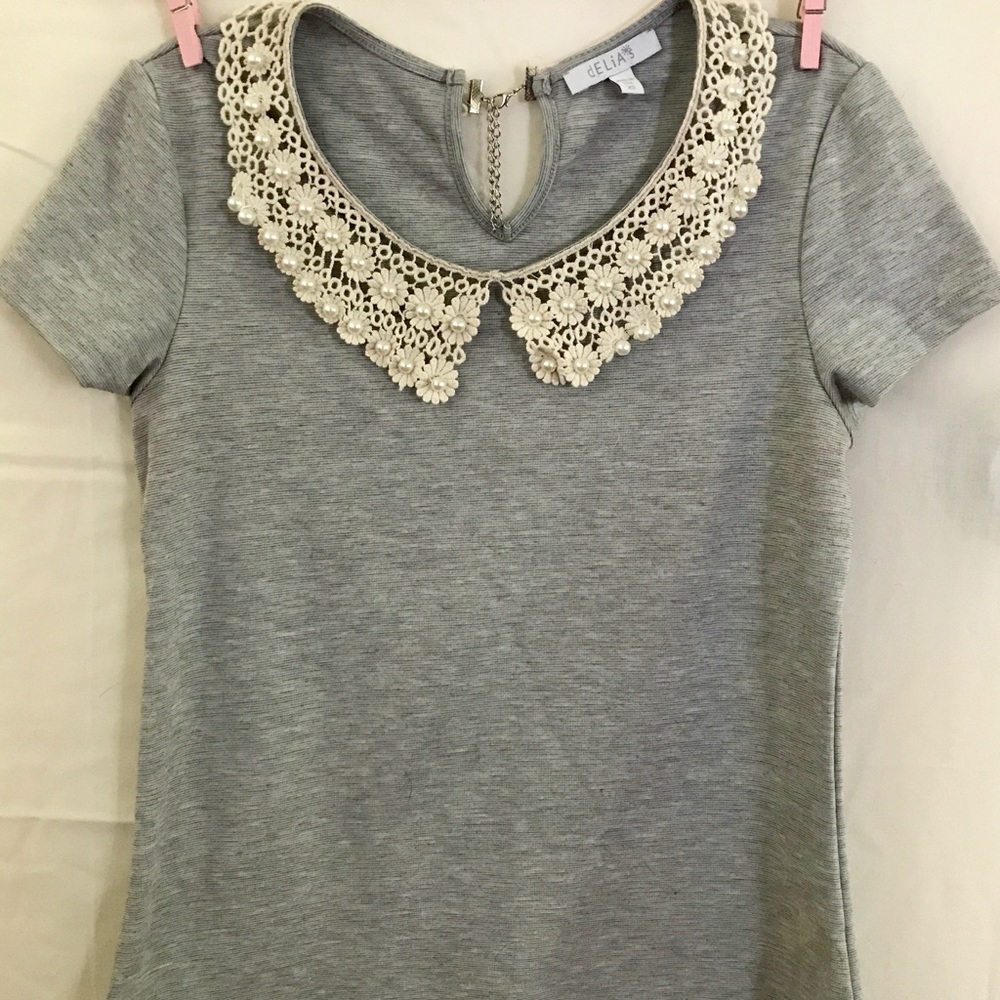 Tight Blouse with Lace and Pearl Peter Pan Collar