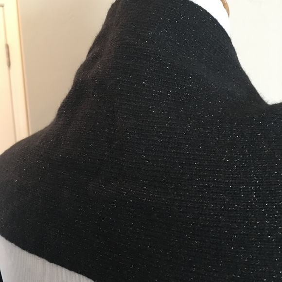 Express Fringe Scarf - Picture 4 of 9