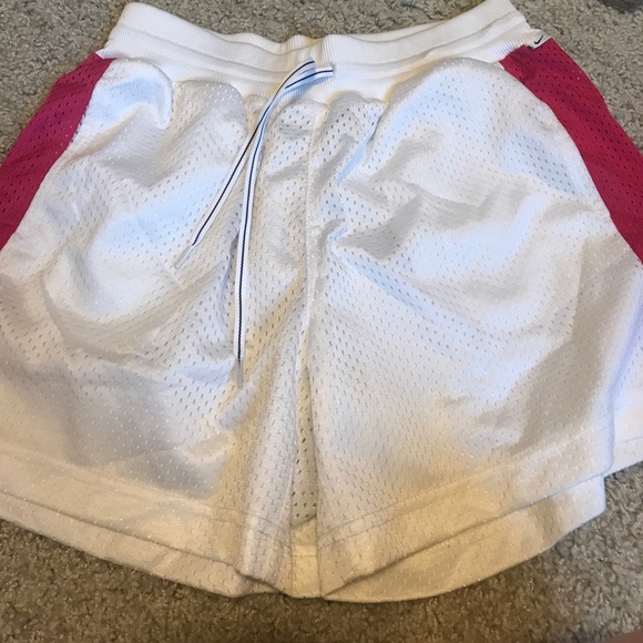 Nike workout shorts - Picture 2 of 3