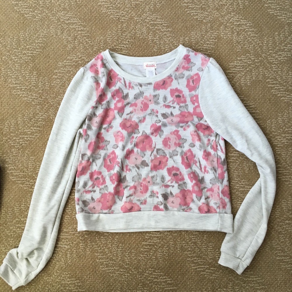 Crew neck sweater with roses