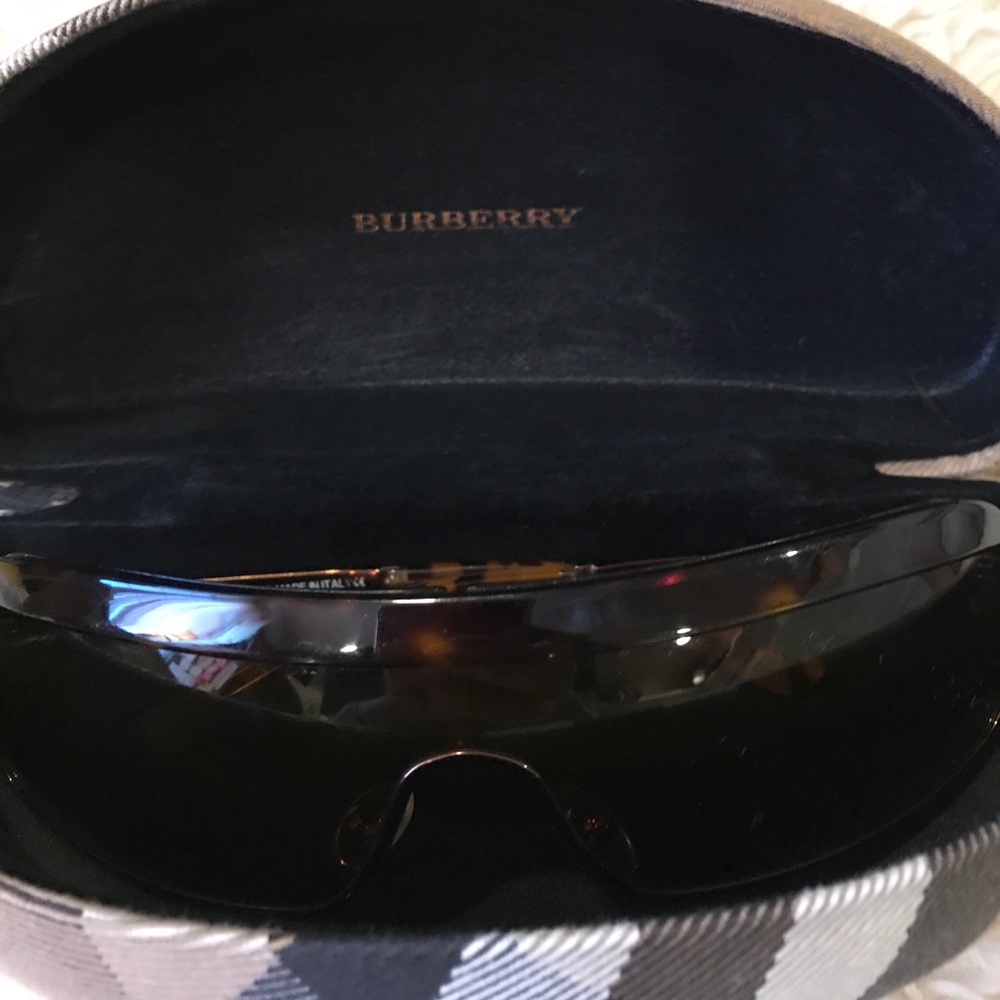 Authentic BURBERRY - Picture 3 of 8