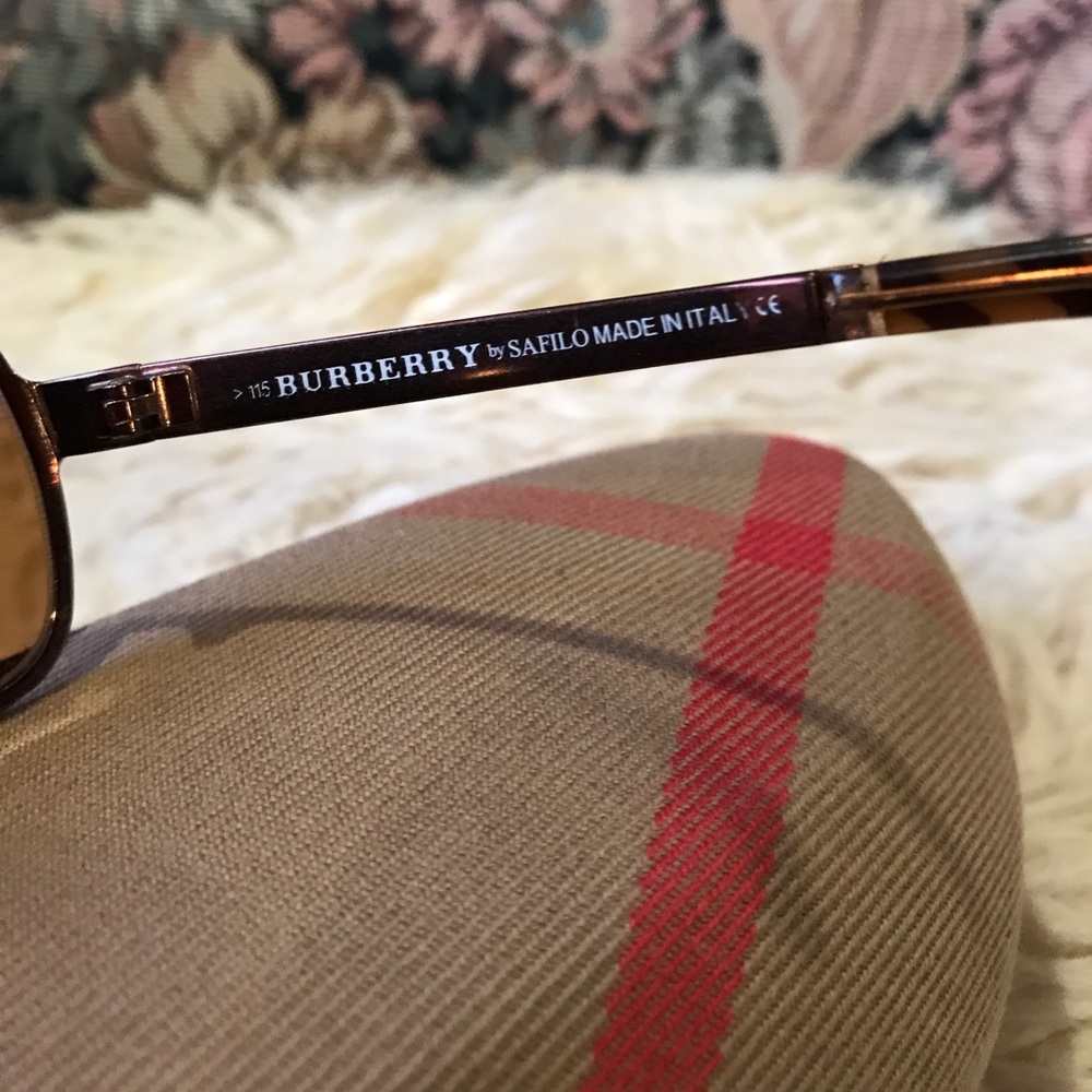 Authentic BURBERRY - Picture 4 of 8