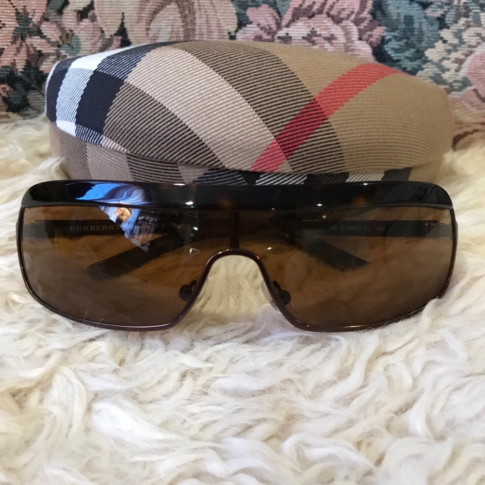 Authentic BURBERRY - Picture 6 of 8