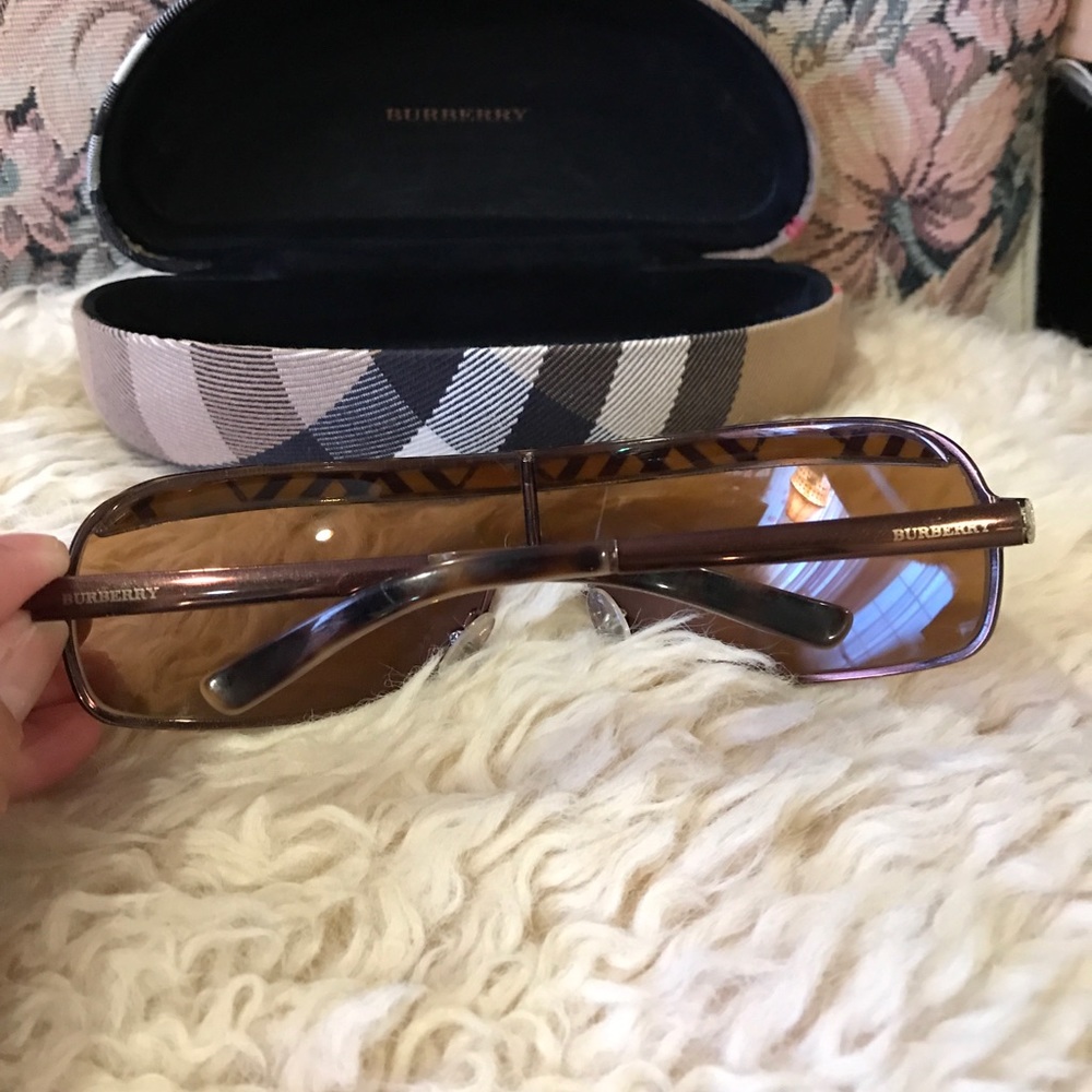 Authentic BURBERRY - Picture 8 of 8