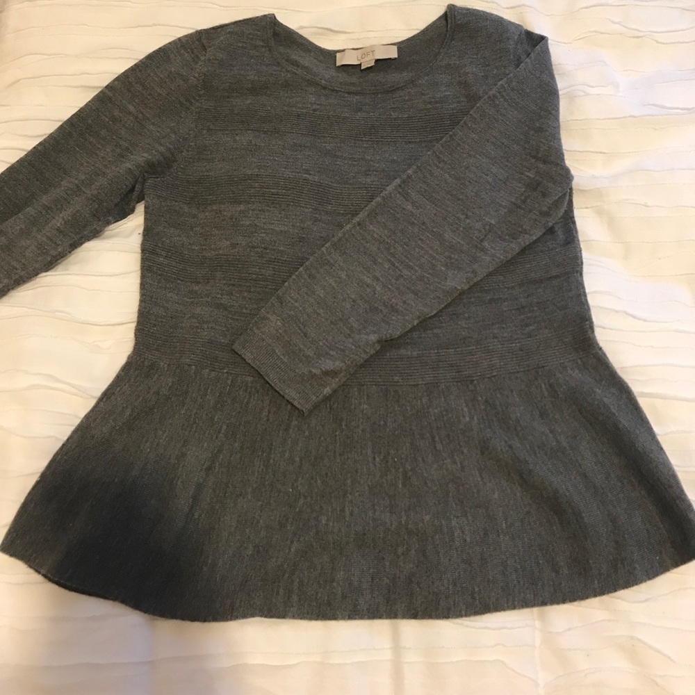 LOFT Gray knit peplum top