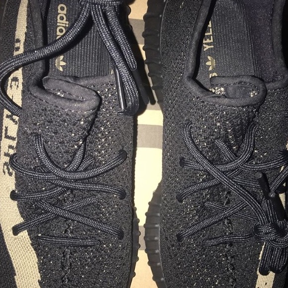 Yeezy 350 v2 - Picture 2 of 4
