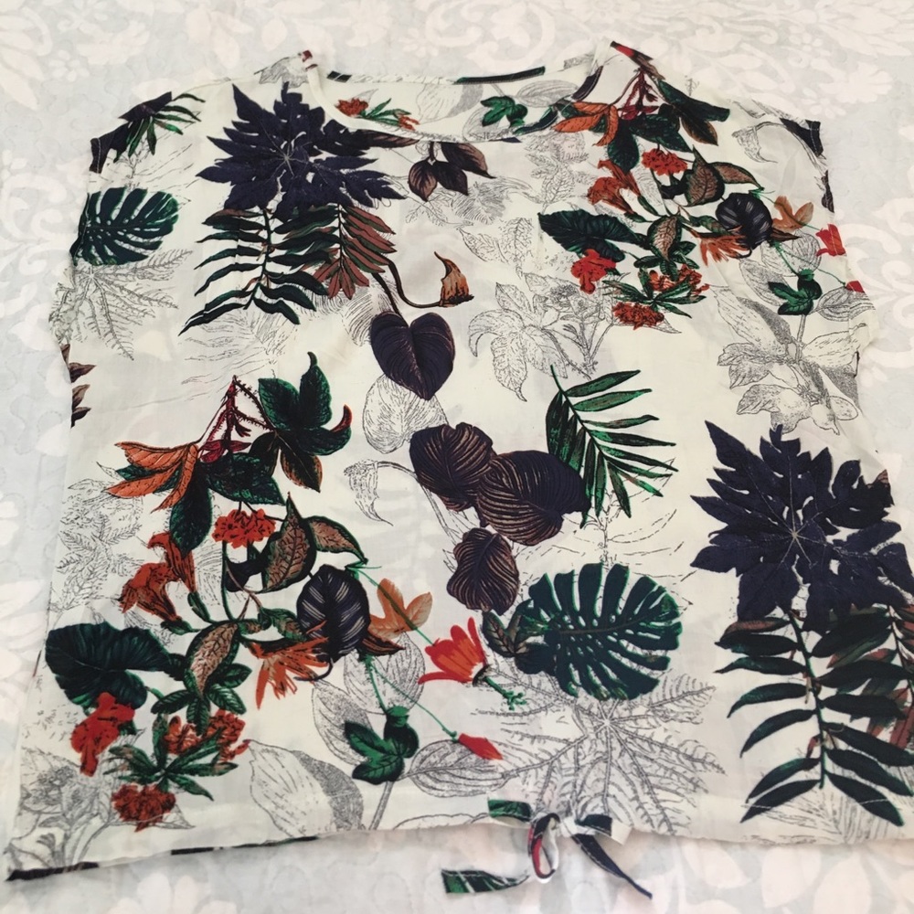 🎀Clear Out Sale!🎀Tropical print drawstring tee