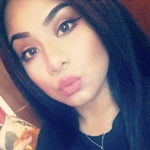 Meet your Posher, Esperanza