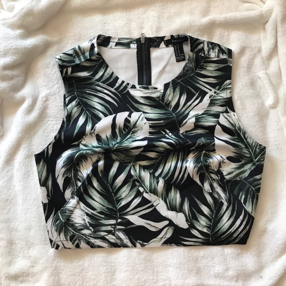 Palm tree crop tank