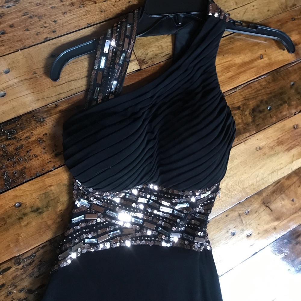 PROM DRESS - Picture 2 of 5