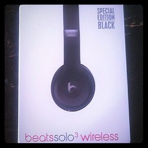 Beats solo3 wireless headphones