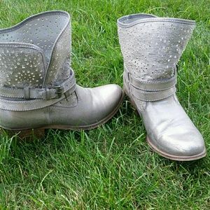 BareTrap Silver Ankle Boots
