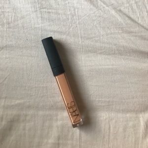 NARS creamy concealer in biscuit