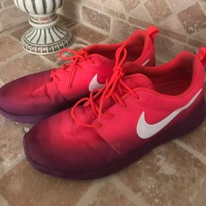 Nike Roche run! Like new :)