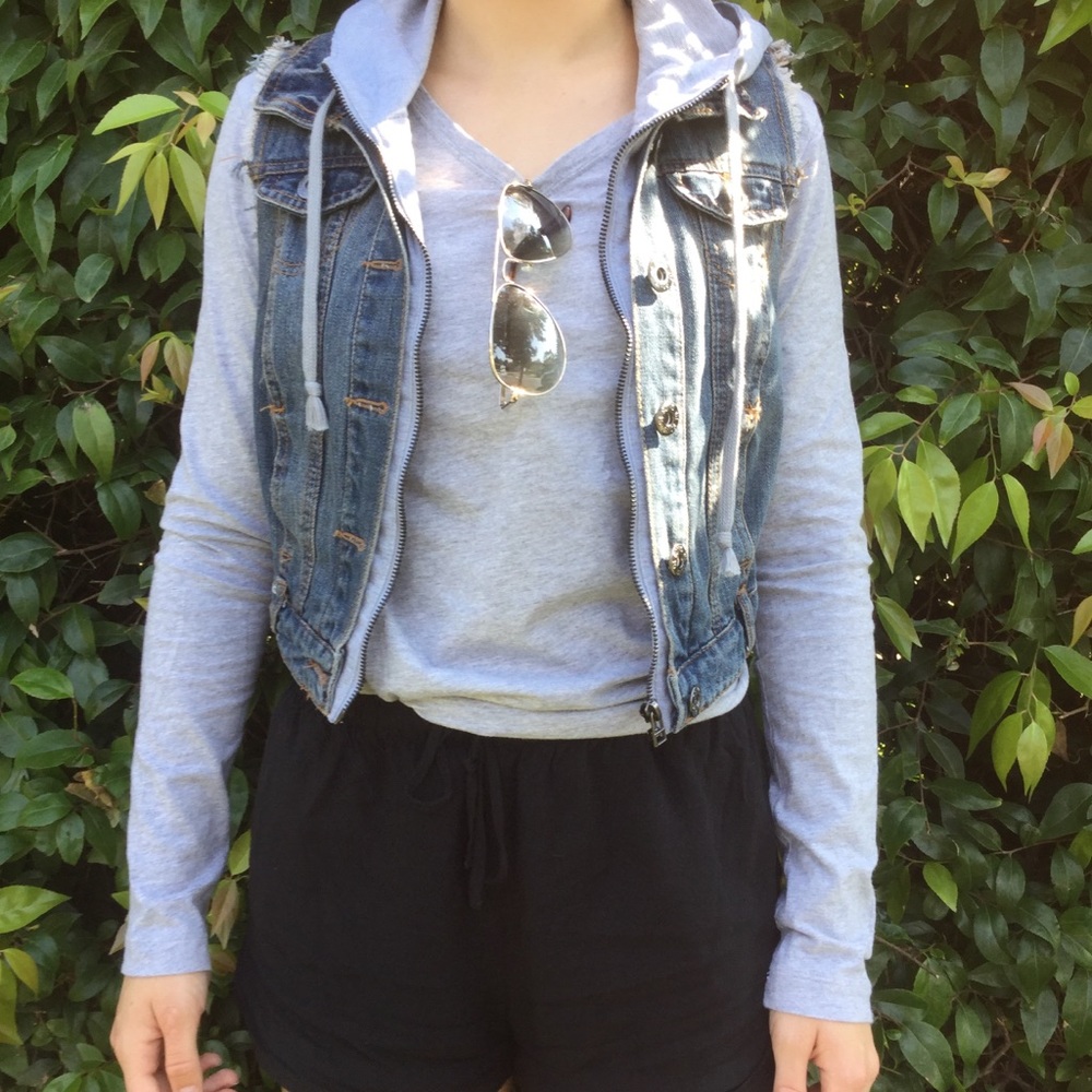 Sleeveless Jean Jacket with a Gray Hood (ROSS)