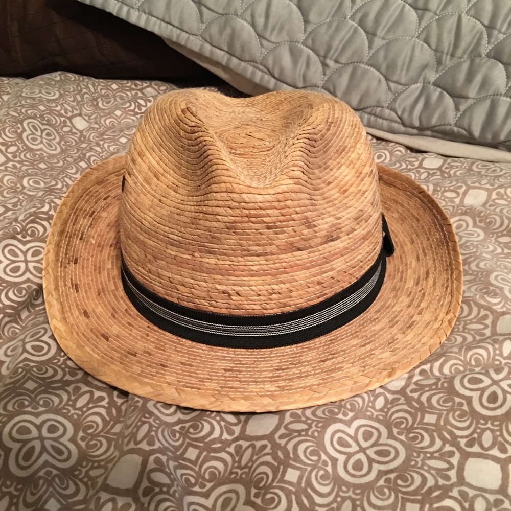 Used Men's Black & Khaki colored beach hat
