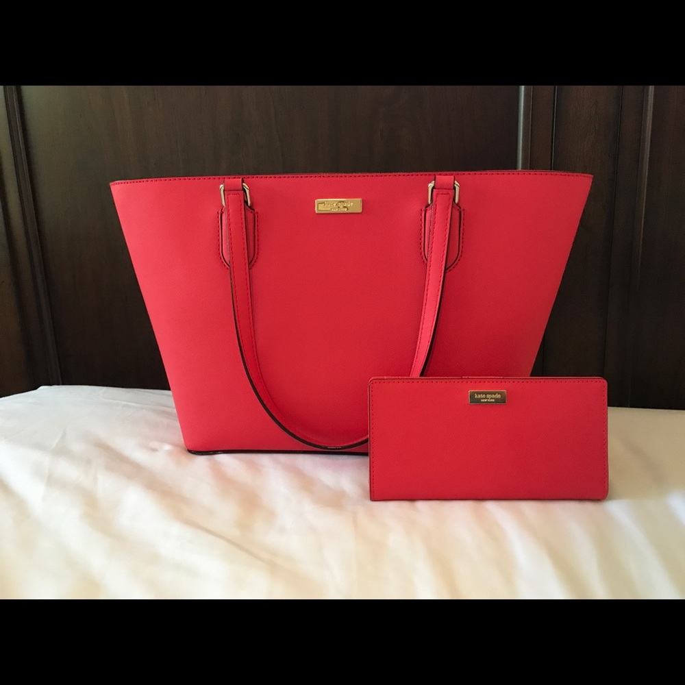 PRICE DROP!! limited time Kate Spade tote &wallet