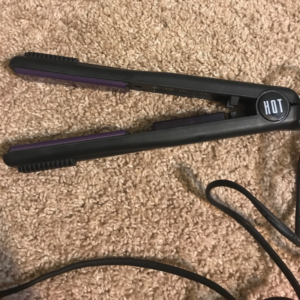 HOT TOOLS Flat Iron USED ONCE !!!!