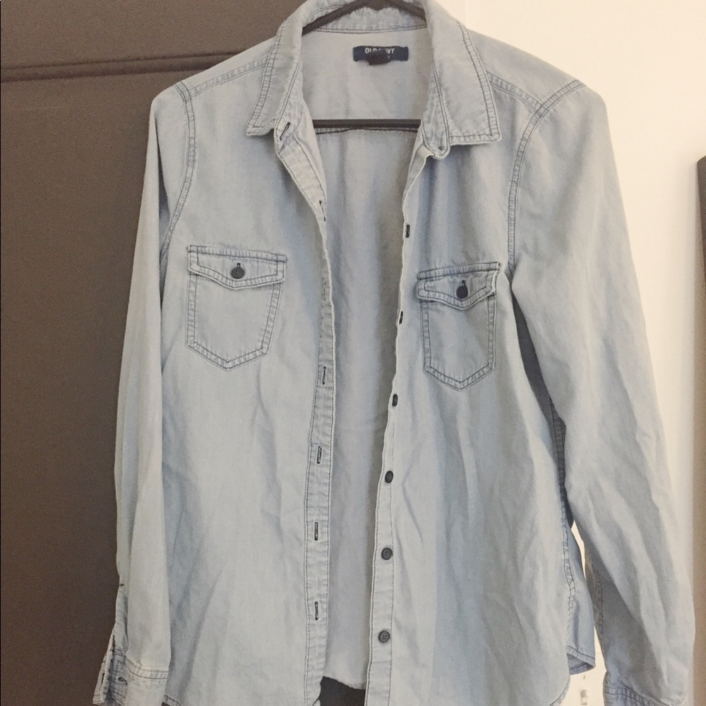 Old navy lightweight denim button up !!
