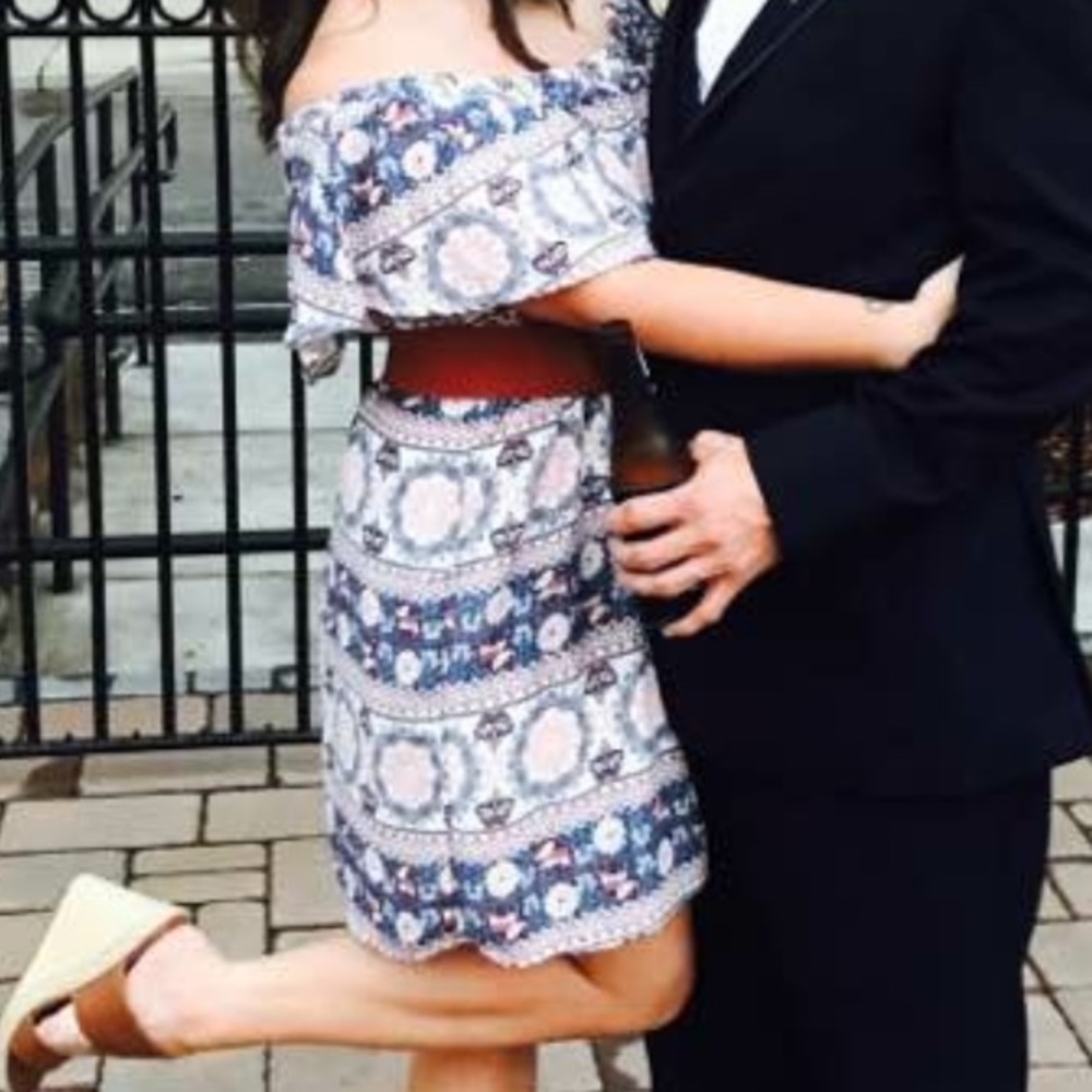 Off the shoulder dress - Picture 2 of 3