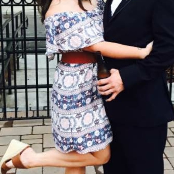 Off the shoulder dress - Picture 2 of 3