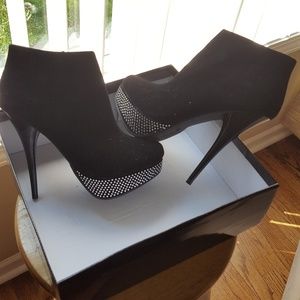 Bootie pumps