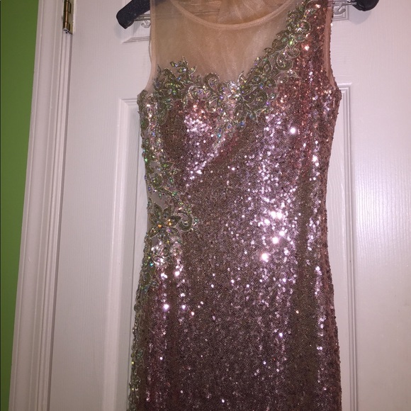 Formal Dress - Picture 3 of 8