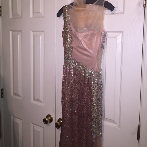 Formal Dress - Picture 2 of 8