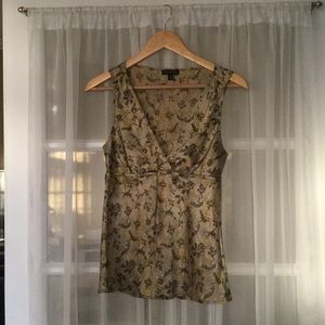 The limited sleeveless v-neck top