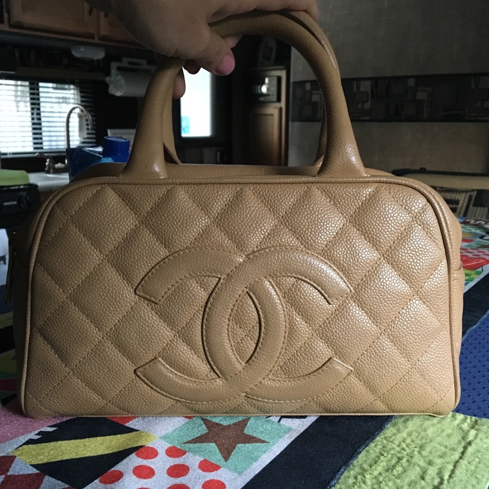 Authentic Chanel Quilted Caviar purse 💯