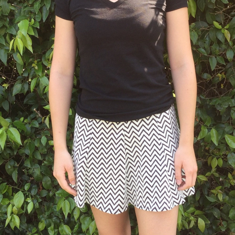 Black and White print High Waisted Chevron Skirt