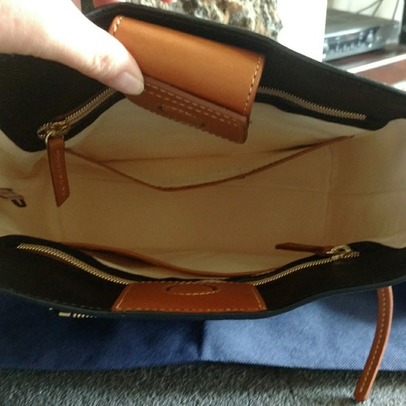 💟SOLD💟Dooney & Bourke Raleigh Roxy - Picture 4 of 7