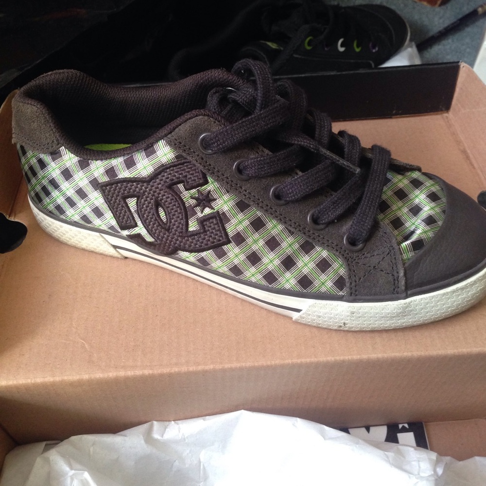 DC Shoes Chelsea V size 7