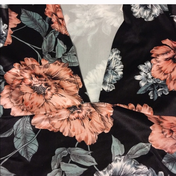 Mink Pink velvet crop top and skirt - Picture 7 of 7