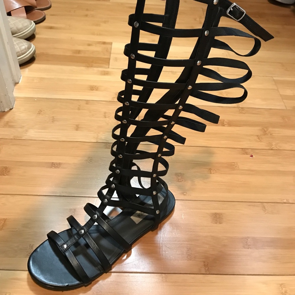 Gladiators black sandals by steve madden ⭐️in 7.5