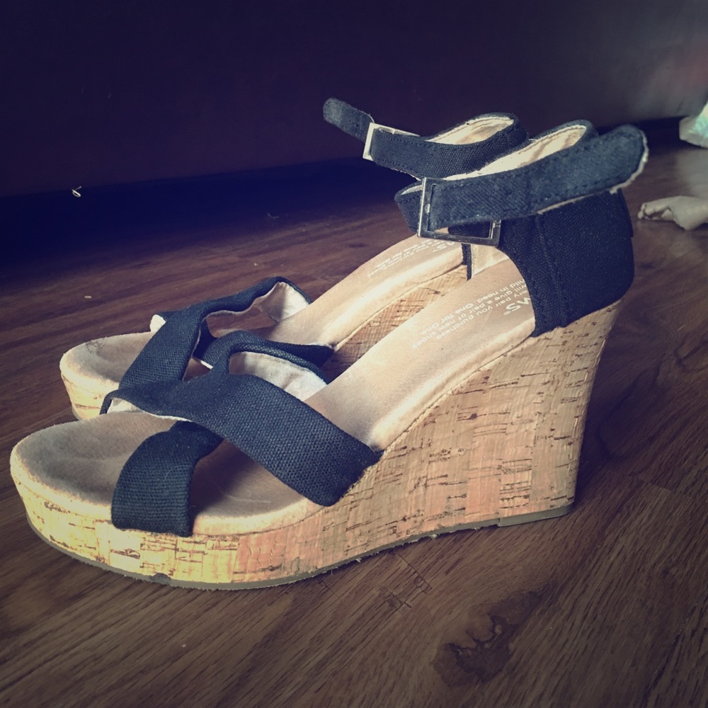 TOMS wedges