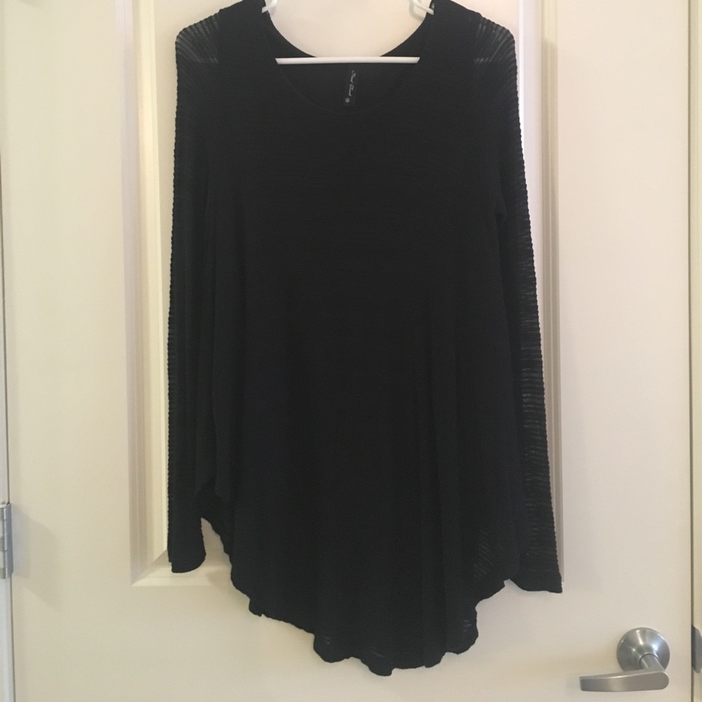 Comfy black tunic!