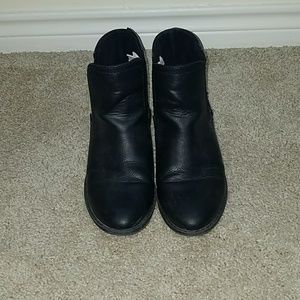 Old Navy Black Chelsea Boot size 9