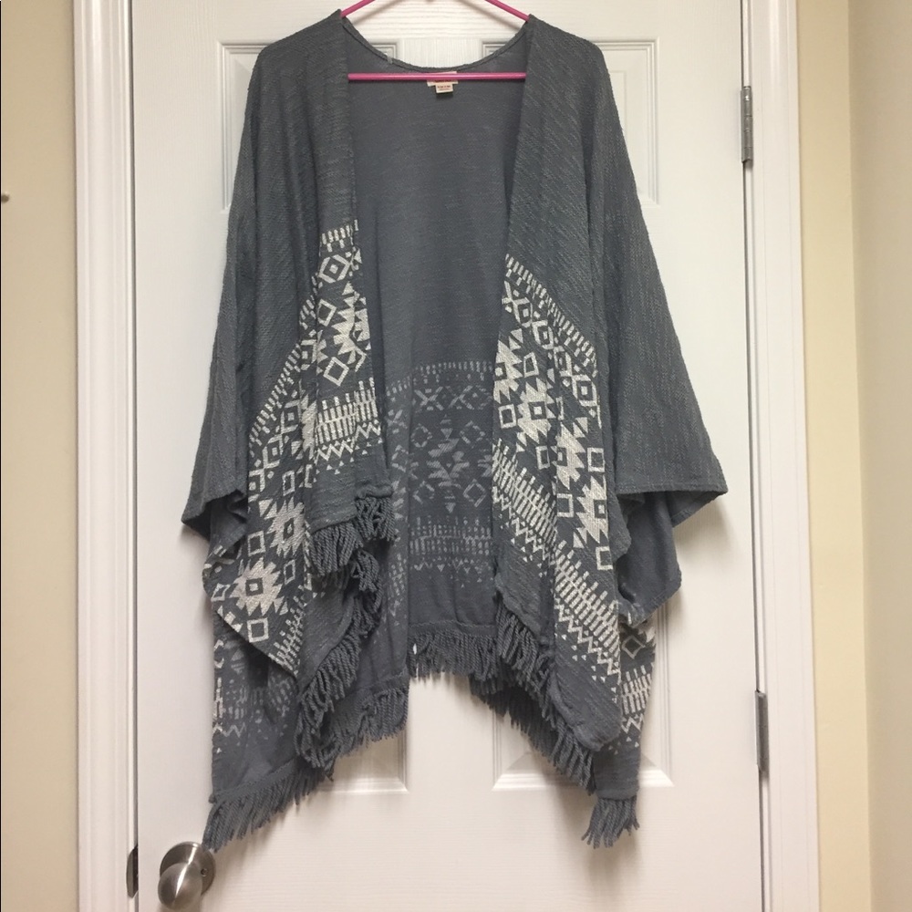Like NEW grey tribal print fringe cardigan!