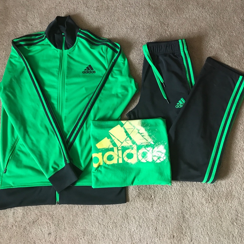 Men's Medium Adidas Complete Sweatsuit