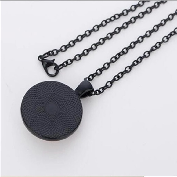 Wonder Women Insignia Necklace - Picture 2 of 2