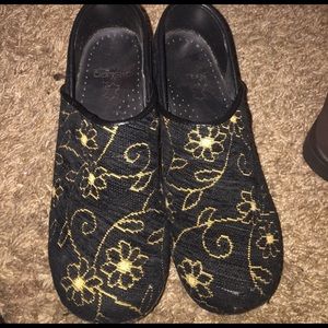 Gold Flower decal platforms