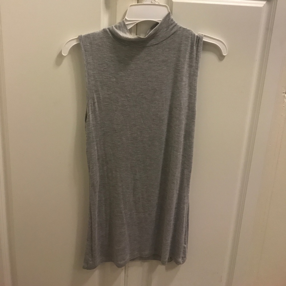 Zenna outfitters Sleeveless turtle neck: small